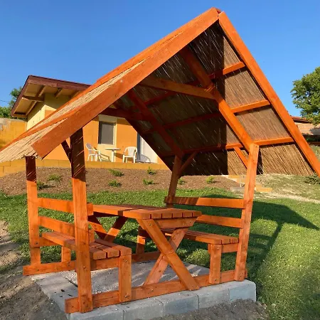 Hajnal A Tavaknál *